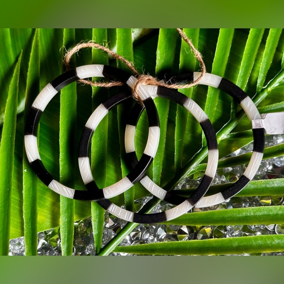 Plunder Monochrome Checkered Bangles - Picture 4 of 6